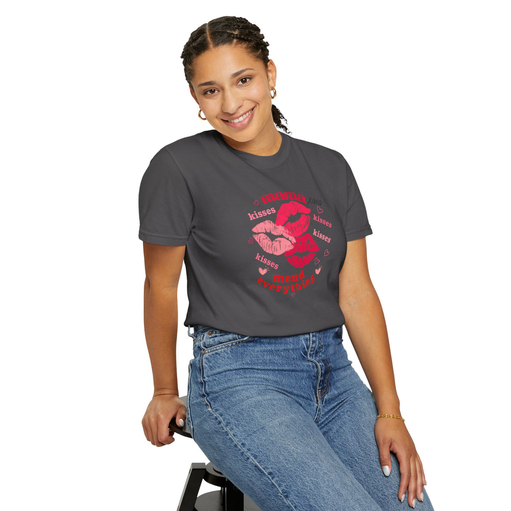 MAMA — Mend Everything Kiss Print T-Shirt