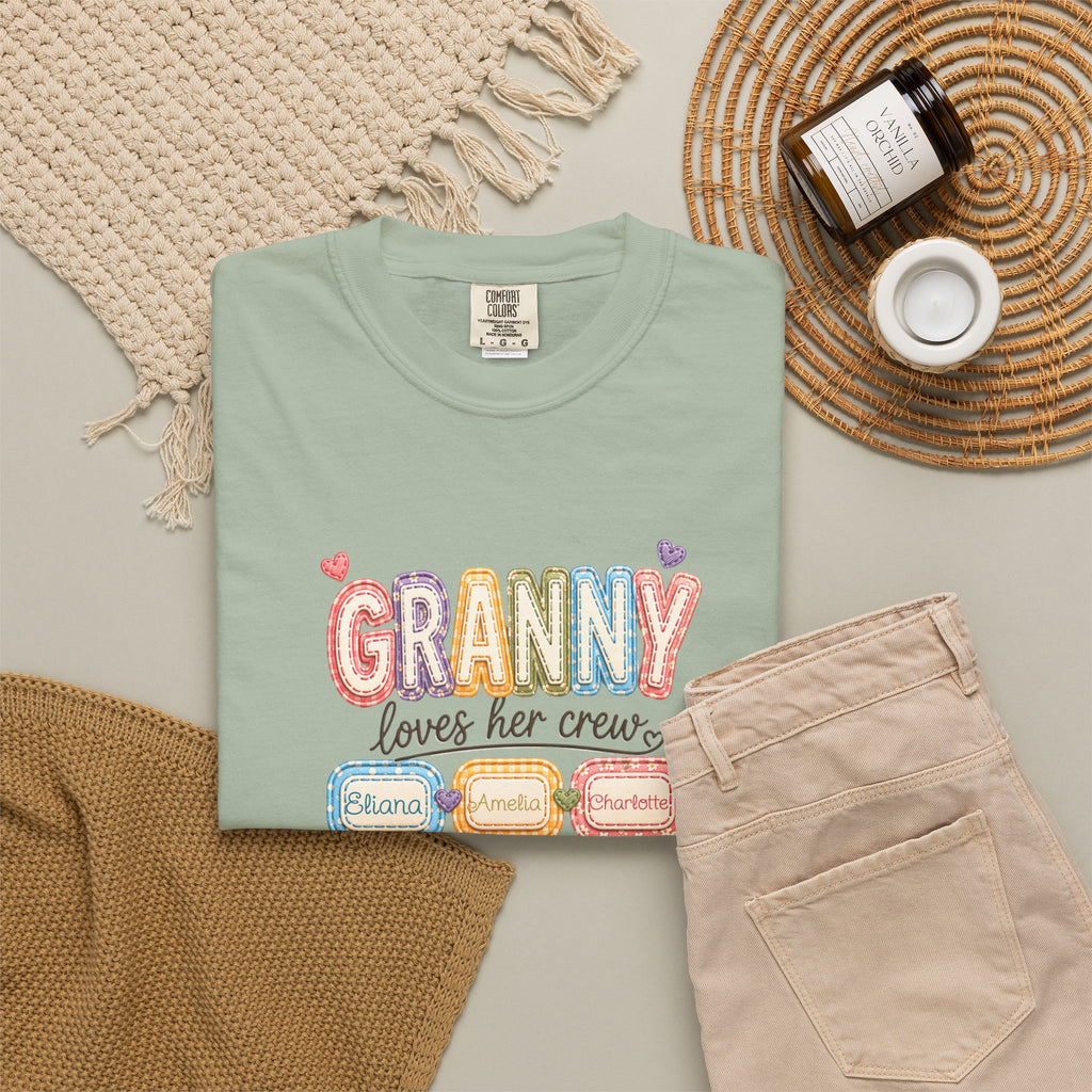 Granny Loves Her Crew T-Shirt – Cute Grandma Family Names Tee